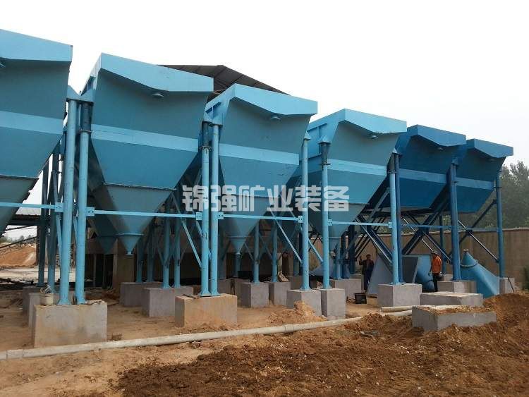 Inclined plate thickener